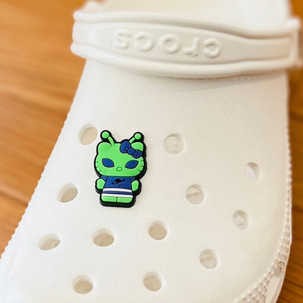 🐊 3 / $10 🐊 Green Alien Hello Kitty Croc Jibbitz Shoe Charm
